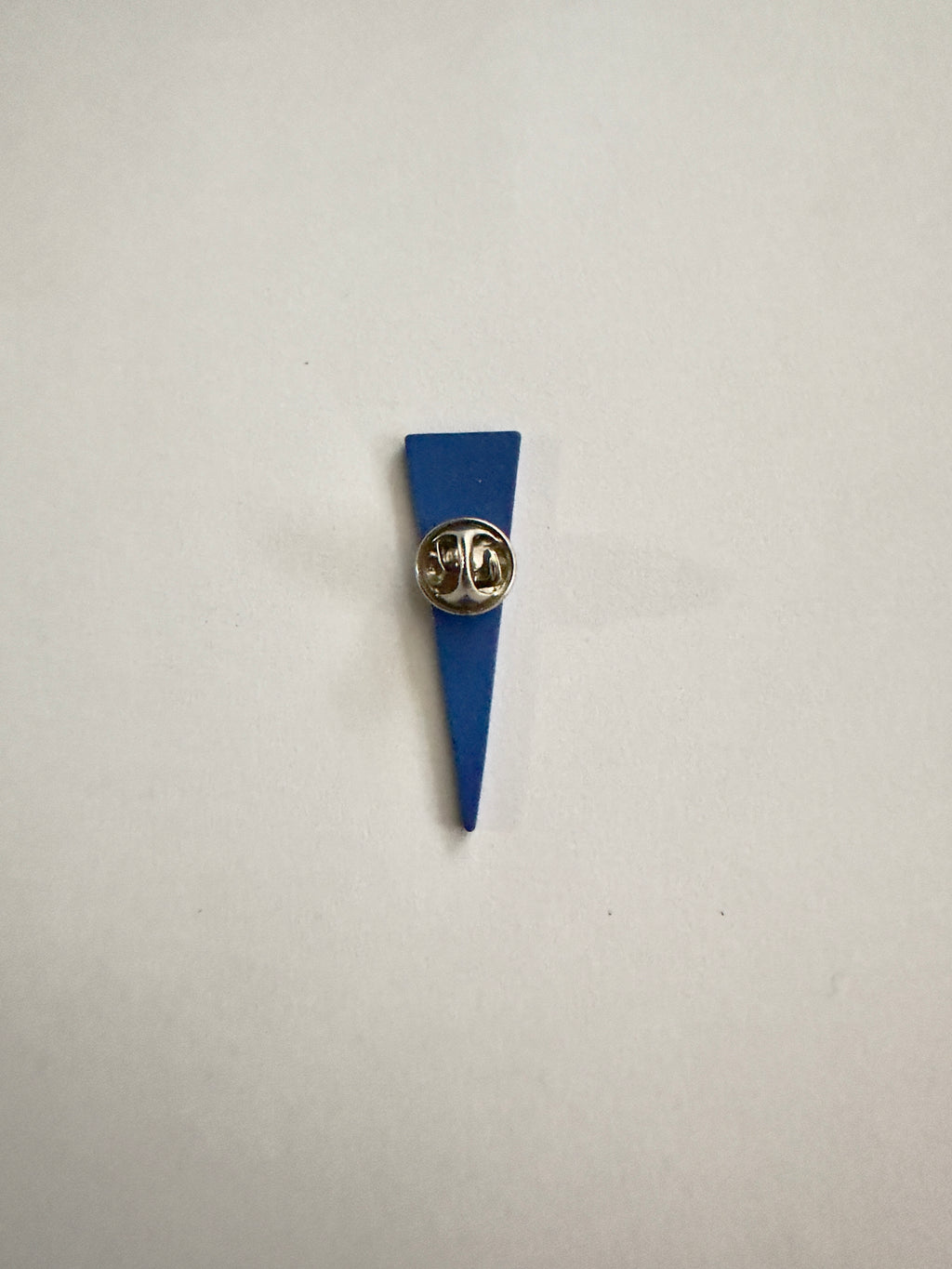 Pin Universidad Católica escudo