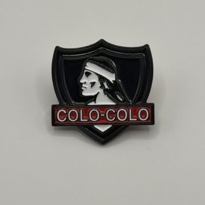 Pin Colo-Colo escudo negro y rojo